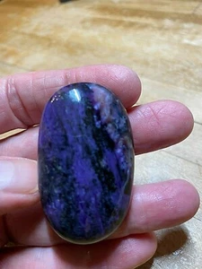 Charoit Kristall Mineral Edelstein Handwerk handgeschnitzt Daumen Stein Präparat 555 - Bild 1 von 8