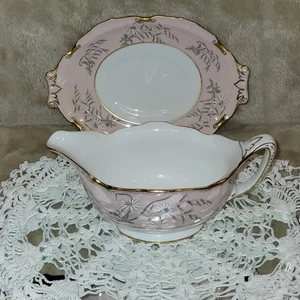 ROYAL CROWN DERBY OLD DENVER A1140 GRAVY BOAT + UNDER PLATE PINK WITH GOLD TRIM - Picture 1 of 11