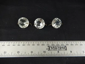 Set 3 antichi gioielli rotondi in cristallo taglio diamante. 26 mm.  Fori per spille 4.  PR-31 - Foto 1 di 14