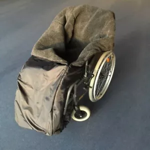 Rollstuhl Schlupfsack Rollstuhlsack Webpelz extrawarm Größe Senior schwarz - Bild 1 von 4