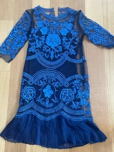 Neuwertiges ASOS Kleid Gr. 4 S Small Kobaltblau Blumen Bestickt Spitze Free Shi - Bild 1 von 15