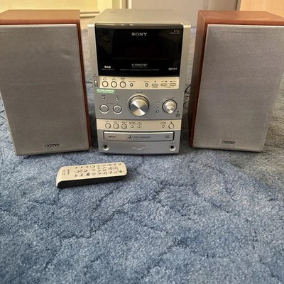 Sony Micro Hi-Fi System CMT-SPZ90DB CD/Tape/ Radio,  with speakers/remote - Image 1 of 4