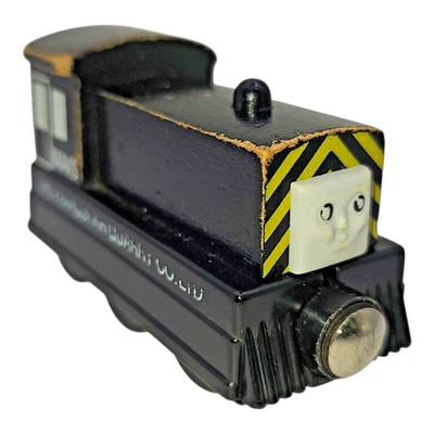 Motor de tren tanque Thomas Wooden Railway MAVIS 2003                               Foto 1 de 4