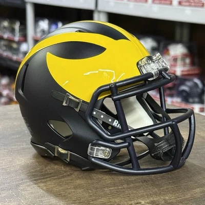 БЕЗ КОРОБКИ мини-футбольный шлем Michigan Wolverines Riddell Speed *шлем в порядке - Изображение 1 из 4