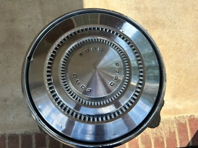 (1) FORD LTD TORINO 15" OEM WHEEL COVER HUB CAP METAL ALLOY 1973 1974 1975 1976 - Image 1 of 3