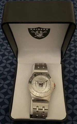 NEW IN BOX Oakland Raiders Game Time F3137361/GT Quartz Analog SR626SW Watch NIB Cover