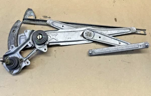 90 Acura Integra RIGHT Manual Window Regulator Assembly Passenger Side 2DR 90-93 - Picture 1 of 4