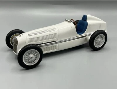 CMC 1:18 Mercedes-Benz W25 Ein Mythos in weib 1934 Limited Edition M-065 *BOXED* - Immagine 1 di 4