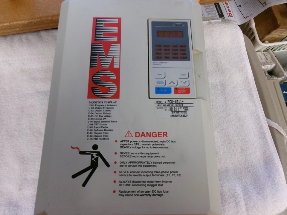 Unidad de CA EMS 380/460V CIMR-P5U4011 Foto 1 de 4