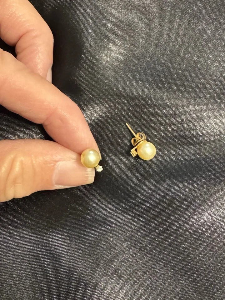 Pendientes de perlas cultivadas de agua salada color champán diamante oro amarillo de 14 quilates Foto 1 de 4