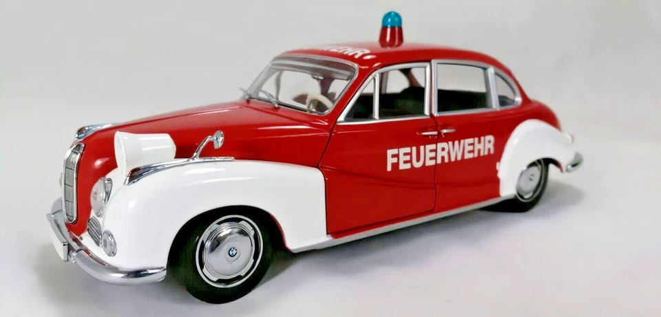 BMW 502 Fire Brigade 1954 Modellino Schuco Scala 1:24 da Collezione Nuovo - Immagine 1 di 1