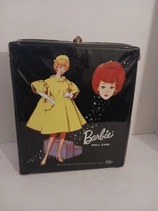 Estuche de muñeca Barbie Mattel 1963 vintage caja de almacenamiento negra ¡ROPA Y SOMBREROS HECHOS EN CASA! - Imagen 1 de 23