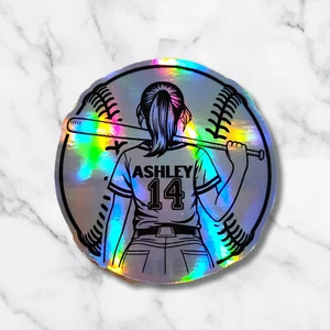 Adesivo personalizzato olografico ragazza giocatore softball con nome e numero squadra - Foto 1 di 4