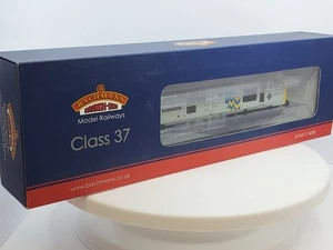 Bachmann 32-778RJ Class 37 Stainless Pioneer BR Railfreight Metals Sector - Grey - Picture 1 of 11