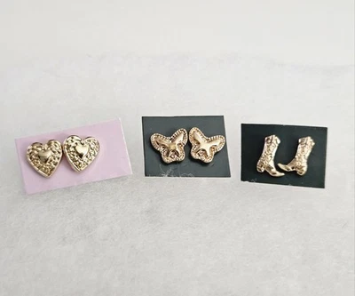 3 pares de nuevos aretes sin níquel tono dorado - corazones, mariposa, botas Foto 1 de 4