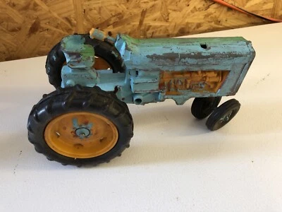 Tractor agrícola HUBLEY de colección fundido a presión de 9" de largo Foto 1 de 4