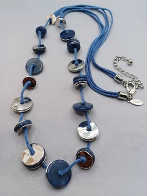 Collar Estación Chico Cuentas Disco Tono Azul y Plata Cordón Azul 34"-38" Foto 1 de 3
