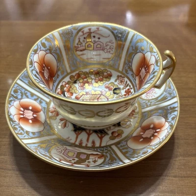 Taza y platillo antiguos de porcelana Imari Foto 1 de 4