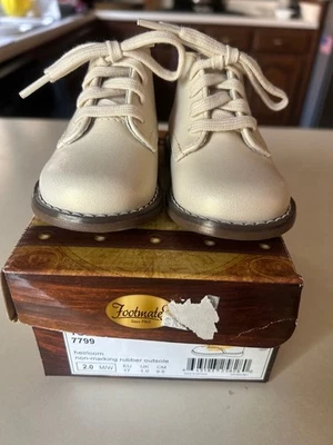 Footmate Todd  baby size 2 Off white  Classic Hard Bottom  Hi Top Dress New - Image 1 of 4