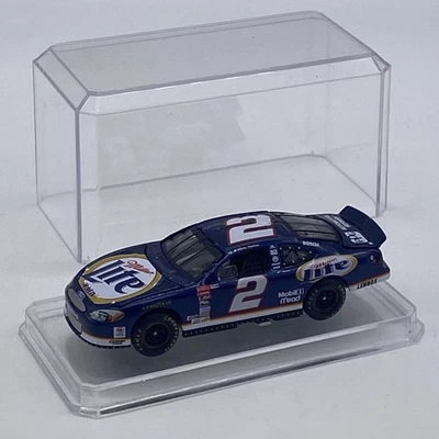 Coche de carreras fundido a presión Miller Lite NASCAR 1/64 #2 acción oxidada Wallace - Premium Foto 1 de 4