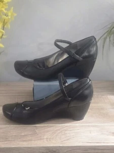 711 Kenneth Cole Reaction 'Real Cute' Mary Jane Black Leather Wedge Womens Sz 8 - Picture 1 of 8