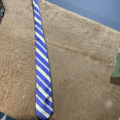 Corbata Lands' End para Hombres Azul Marino Amarillo Seda Repp Rayas Cosida a Mano Hecha en EE. UU. Foto 1 de 4