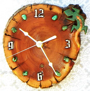 Lizard w/ Turquoise Stones Log Cabin Style 6" x 6" x 2" Rustic Wall Clock - Picture 1 of 4
