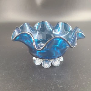 Vintage blau Glas mundgeblasen Taschentuch Schüssel 8 klare Füße 6 Zoll - Bild 1 von 3