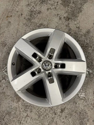 GENUINE VOLKSWAGEN 5X130 5 SPOKE SILVER 19INCH ALLOY WHEEL, TOUAREG 7P6 601 025D - Image 1 of 2