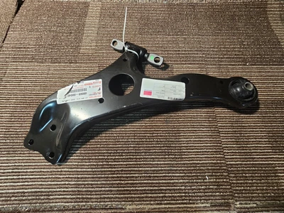 Подузел рычага управления передней подвеской 48069-08040 для Toyota Sienna 2011-20 годов выпуска - Изображение 1 из 4