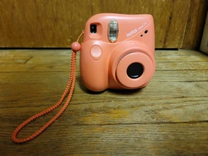 Cámara instantánea Fujifilm Instax Mini 7+ coral D230134 fotografía sin película rosa - Imagen 1 de 9