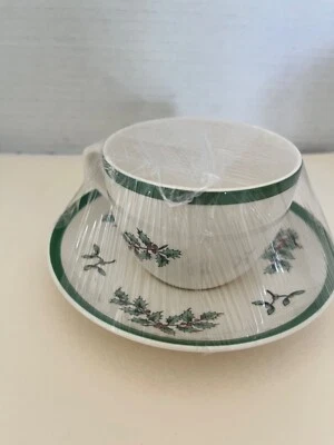 Spode /Christmas Tree/ Cups /Saucers/(8 each)England - Image 1 of 4