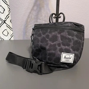 Herschel Supply Co. Black Camo Belt Bag Fanny Pack Waist Hip Adjustable EUC - Picture 1 of 8
