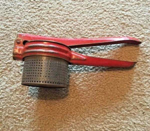 VINTAGE RED HANDLE POTATO RICER Masher Press Antique Kitchen Gadget CountryDecor - Picture 1 of 10