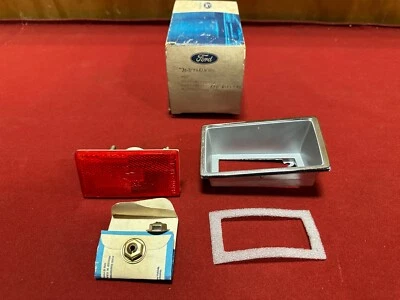 NOS 1970-1971 FORD TORINO RR SIDE MARKER LIGHT / BEZEL D0OZ-15A201-J 70-71 - Image 1 of 4