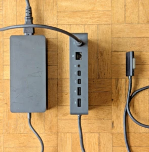 Microsoft Surface Dock 1661 + Adapter 1749 (TESTED, EXCELLENT) - Afbeelding 1 van 4