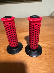 ! OLD SCHOOL COBRA F1 BMX BIKE GRIPS FUAN SHAPE BLACK RED W/VNTG OAKLEY DECAL - Picture 1 of 3