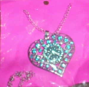 NOOSA LARGE HEART SHAPED NECKLACE AND ONE INTERCHANGEABLE CENTER BUTTON - Picture 1 of 1