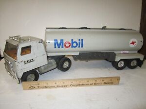 VINTAGE ERTL International Mobil Oil Company Gasoline oil tanker semi truck