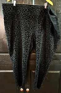 TORRID Women's Plus Black Velvet Flocked Leopard High-Rise Pixie Pant Sz 5X Fun! - Picture 1 of 10