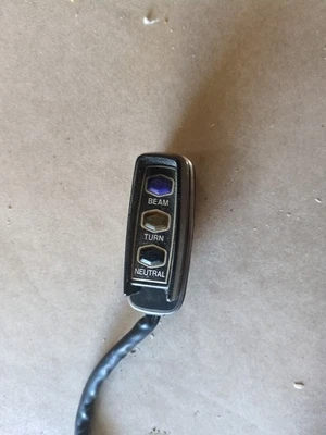 Cuadro de luces indicadoras Honda CB350 1968-1973 (negro) - usado Foto 1 de 4