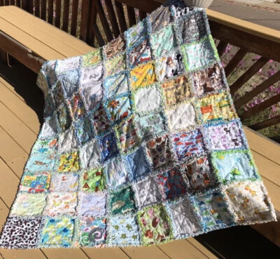 Colcha RAG QUILT I SPY Neutra 64 estampados diferentes hecha a mano en EE. UU. #58n Foto 1 de 4