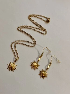 Conjunto de collar y pendientes de sol tono dorado Sunburst Celestial Sun acero inoxidable Foto 1 de 4