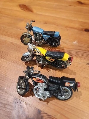 3 Diecast Motorcycles. KAWASAKI KZ1000. Yellow Yamaha? Unbranded Champion. READ! - Image 1 of 4