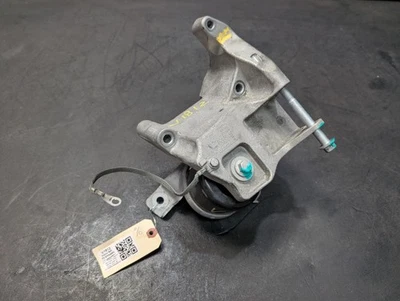 Soporte de montaje del motor derecho 2017 Volvo S60 31330135 2014 2015 2016 2018 Foto 1 de 4