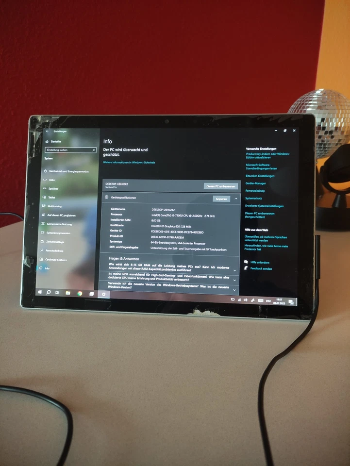 Microsoft Surface Pro 5 (i5-7300U, 8GB RAM) – lese Beschreibung – Ladegerät  - Bild 1 von 4