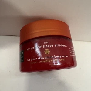 Exfoliante corporal Rituals of Happy Buddha madera de cedro naranja dulce 4,4 OZ - Imagen 1 de 3