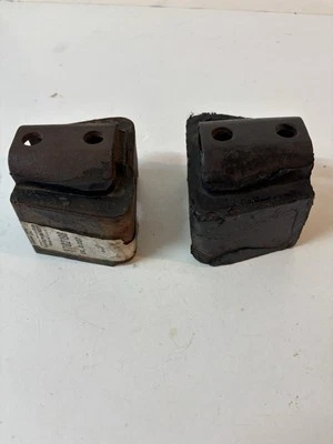 NOS GM 1937 - 1953 CHEVROLET TRUCK REAR MOTOR MOUNT PAIR L/R 3702198 3708173 - Image 1 of 3