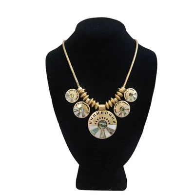 Collar llamativo disco abulón marca Lucky tono dorado latón ajustable en muy buena condición Foto 1 de 4