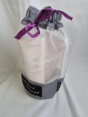 New Mary Kay 2-in 1 Body Wash & Shave & Hydrating Lotion 6.5oz Gift Set - Image 1 of 3